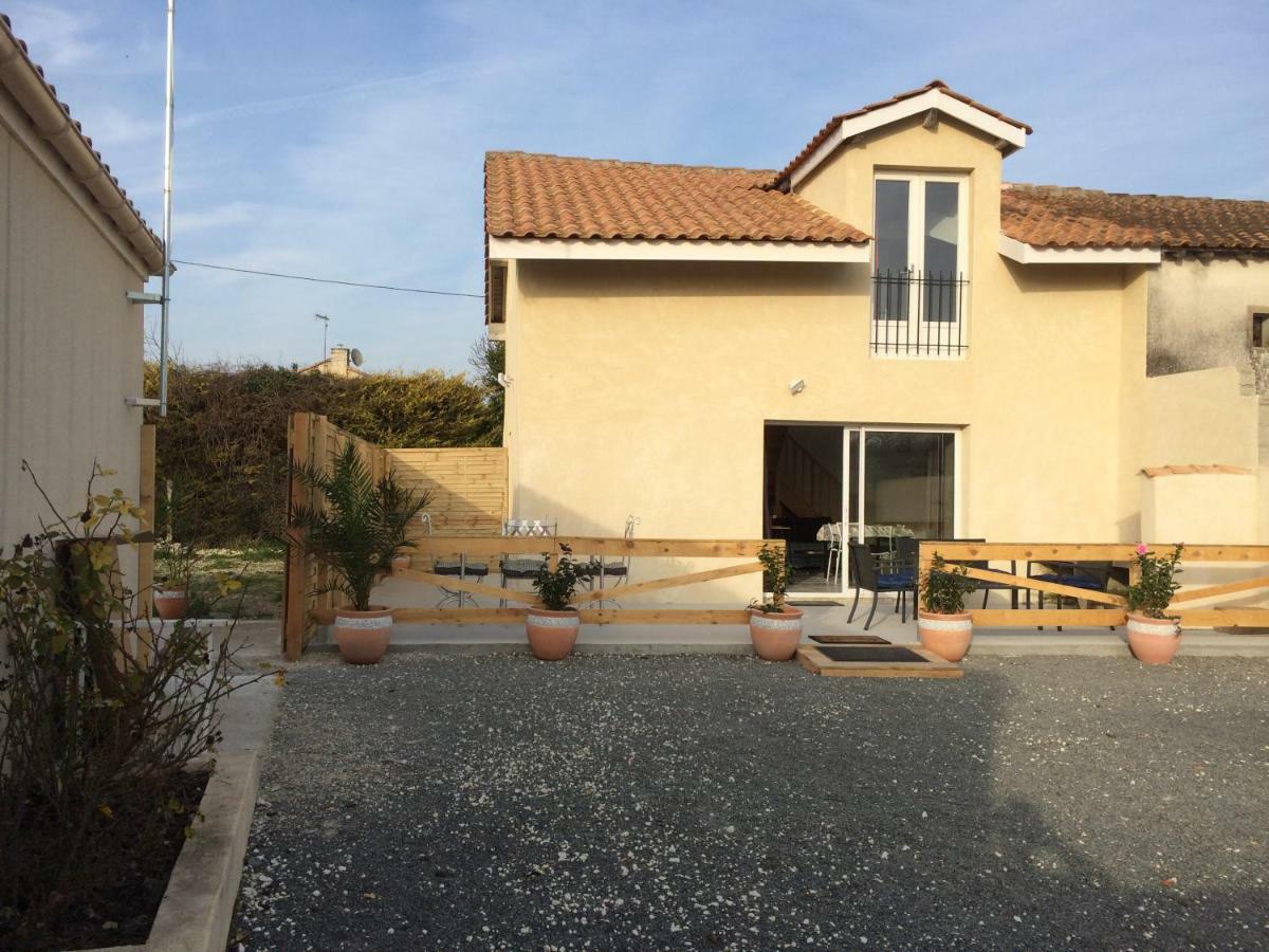 Le village Neulles Extérieur photo
